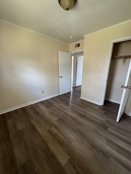 Building Photo - 705 W Washington Ave