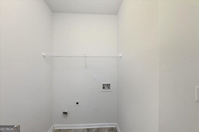 Building Photo - 541 Tulip Ln