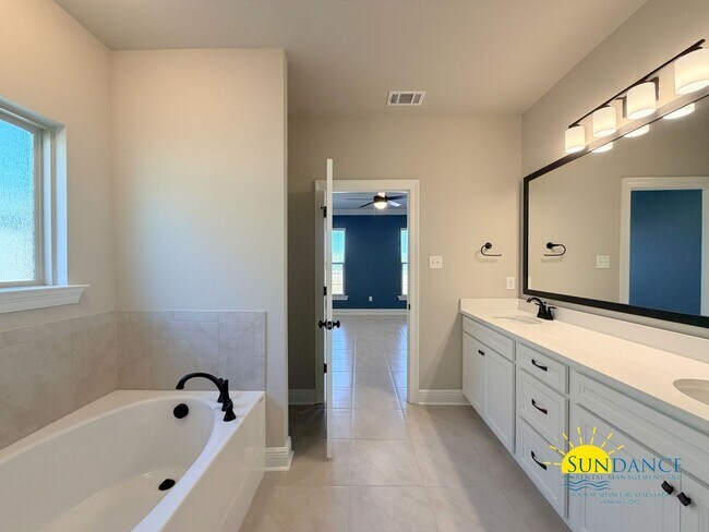 Building Photo - Custom-crafted details shine throughout this stunning 3-bedroom home in Magnolia at the Bluffs in...