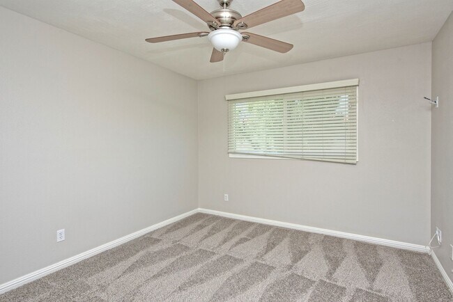 Building Photo - 6841 E Osborn Rd