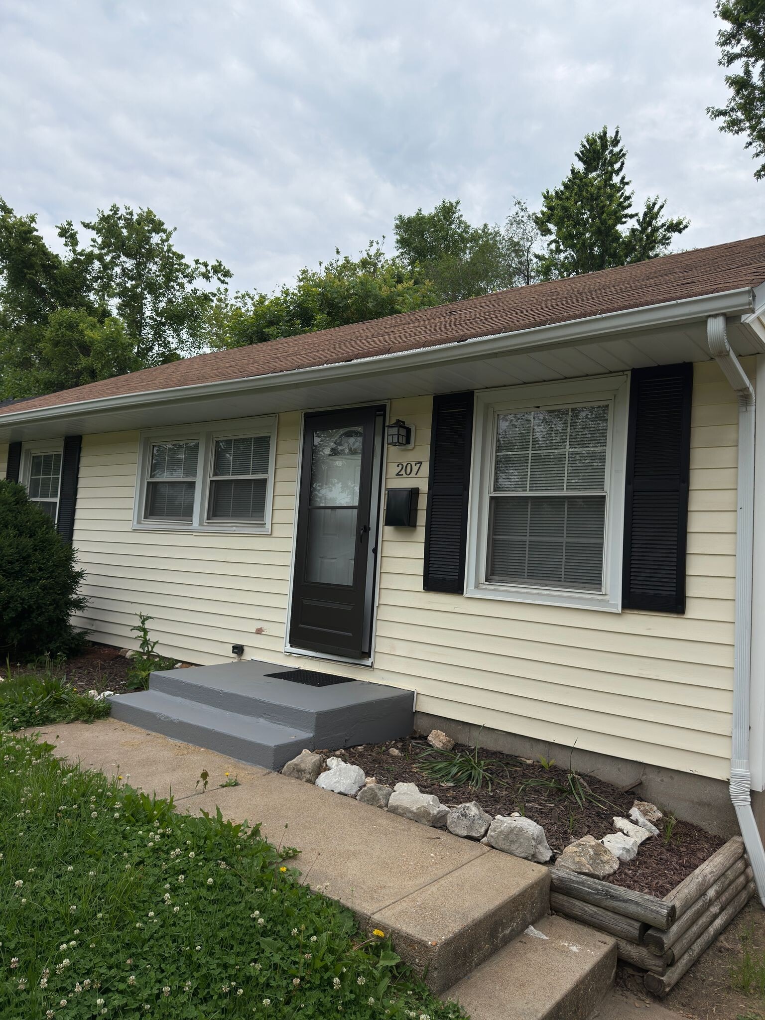 Building Photo - 207 Cameron Rd