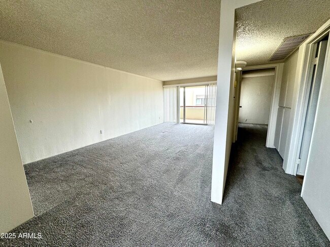 Building Photo - 7625 E Camelback Rd