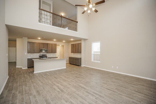 Building Photo - 5463 Grand View Dr
