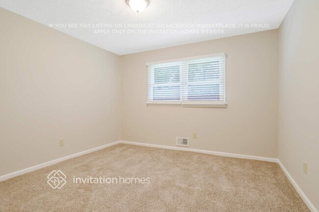 Building Photo - 246 Sandra Dr NW