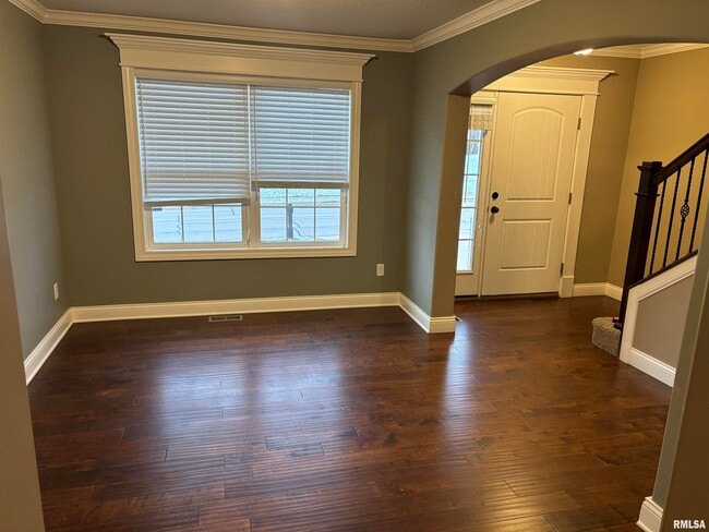 Building Photo - 2116 W Geneva Rd