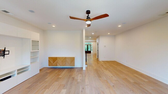 Building Photo - 617 W Worthington Ave