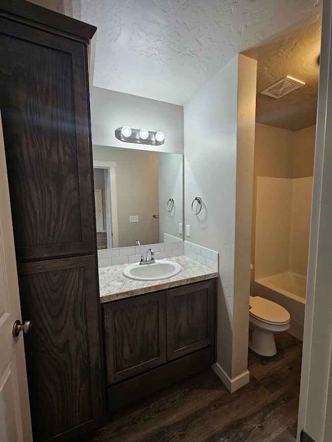 Building Photo - 1011 Pirate Cove Wy