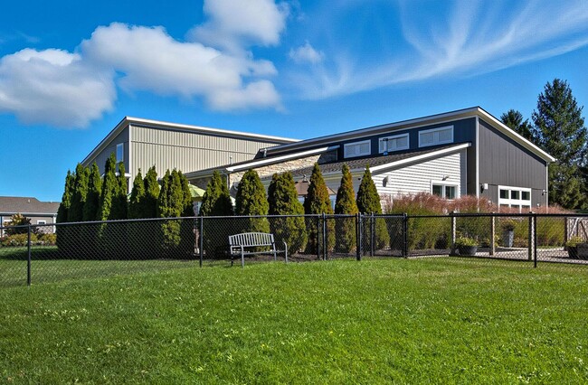Building Photo - 933 Persimmon Ln