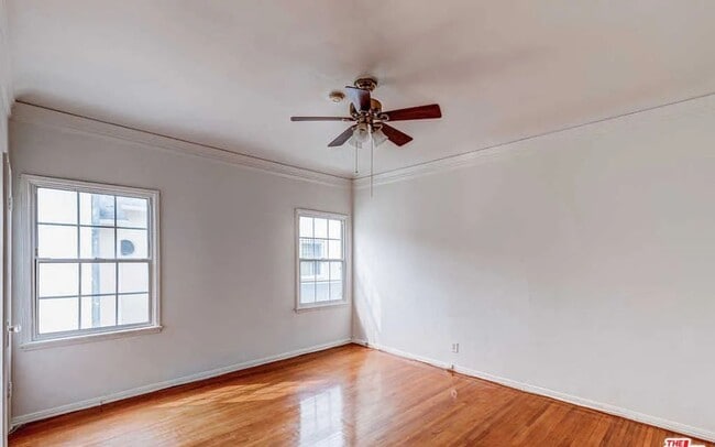 Building Photo - 201 S Doheny Dr