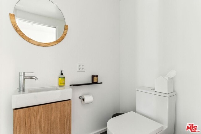 Building Photo - 2055 W Silver Lake Dr