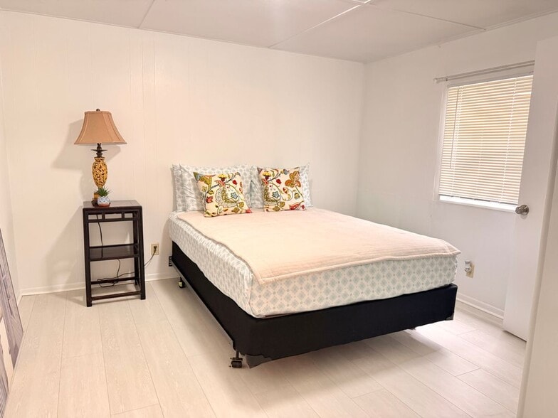 Building Photo - 9999 NE 120th St