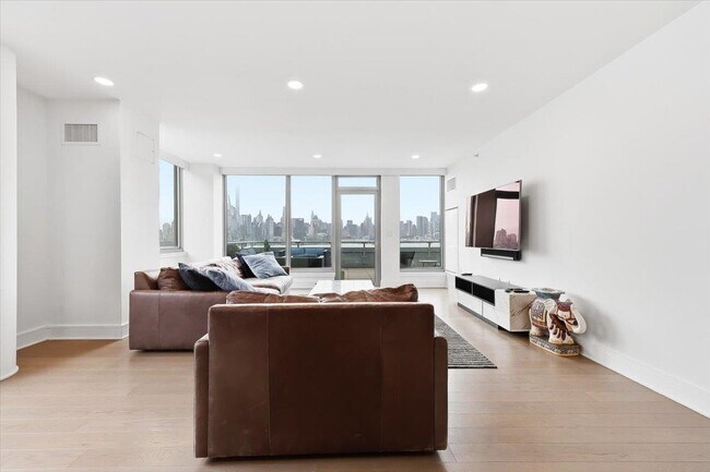 Building Photo - 9 Ave at Port Imperial