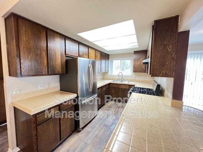 Building Photo - 1008 Santa Fe Dr