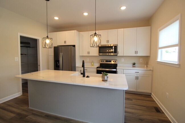 Building Photo - New construction 4 bed 3.5 bath townhome!