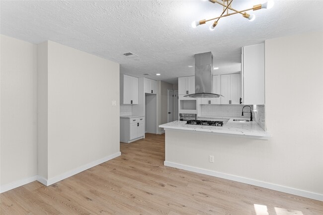 Building Photo - 28814 Enchanted Dr
