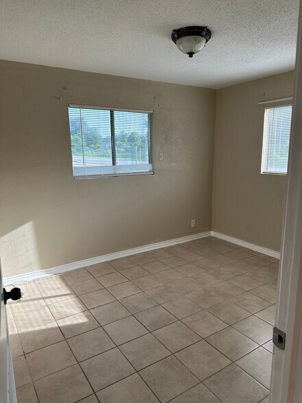 Building Photo - 1253 Palm Dr