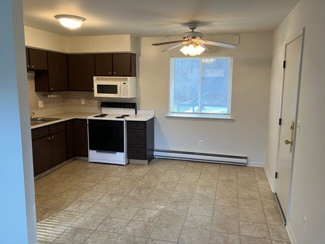 Building Photo - RANCH STYLE 2 BEDROOM DUPLEX FOR LEASE