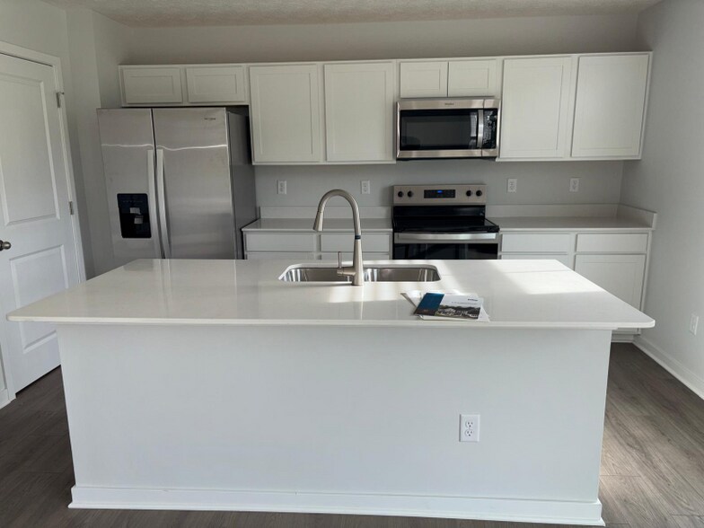 Building Photo - 7055 Blackmer Ridge Blvd