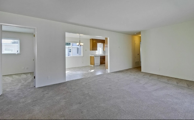 Building Photo - Spacious 3 Bed 2 Bath Condo Located Walking Distance to California Ave.