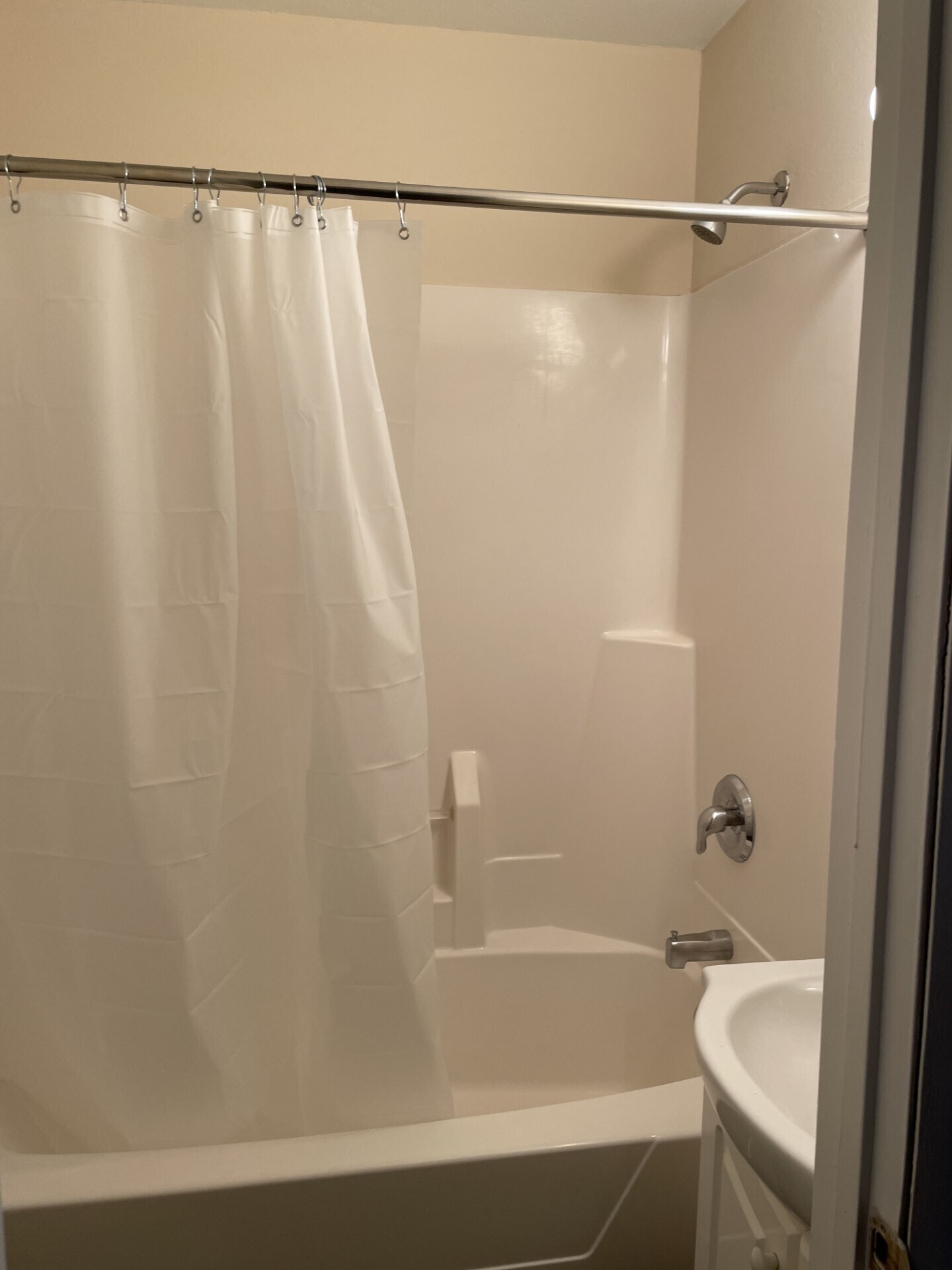 Jack & Jill Bath - 310 Galvin Rd N