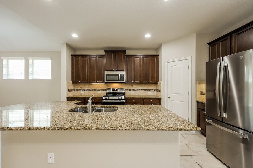 Building Photo - 9603 Bricewood Oak