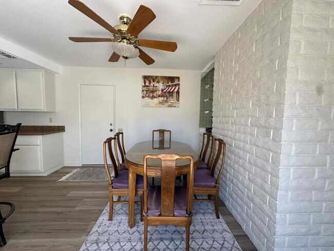 Building Photo - 2350 E Miramonte Cir