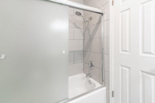 Building Photo - 1515 Glenmeadows Dr
