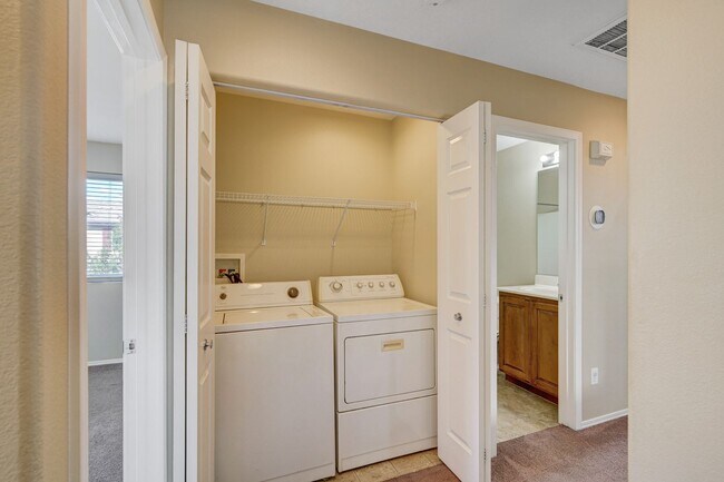 Building Photo - 4bd Home