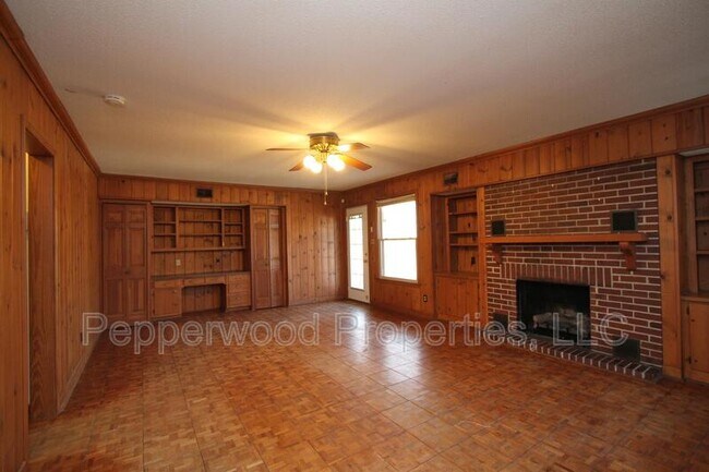 Building Photo - 327 N Park Dr