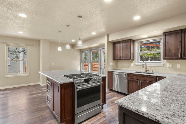 Building Photo - Stunning 5 Bedroom in School District 20
