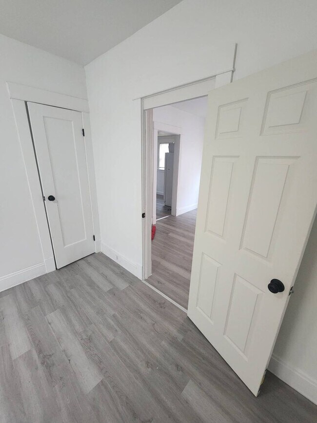 Building Photo - 13302 Ferris Ave