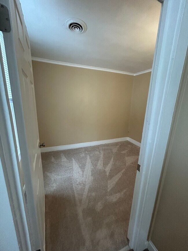 Building Photo - 401 Hannibal St