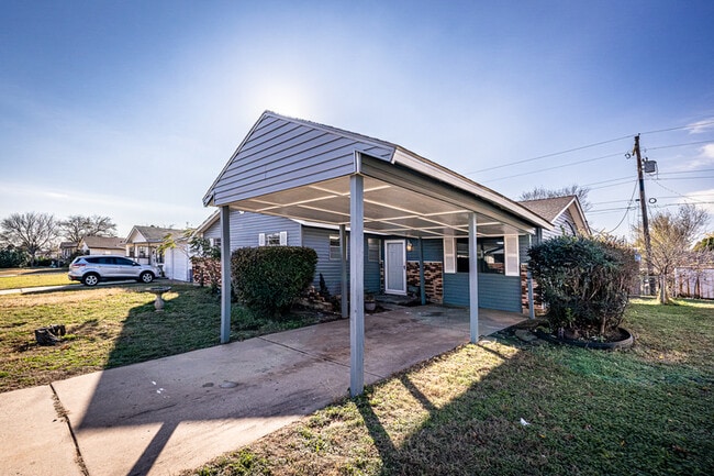 Building Photo - 911 SW 35th St