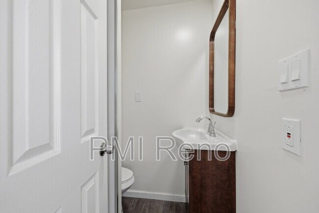 Building Photo - 1515 N Carson St