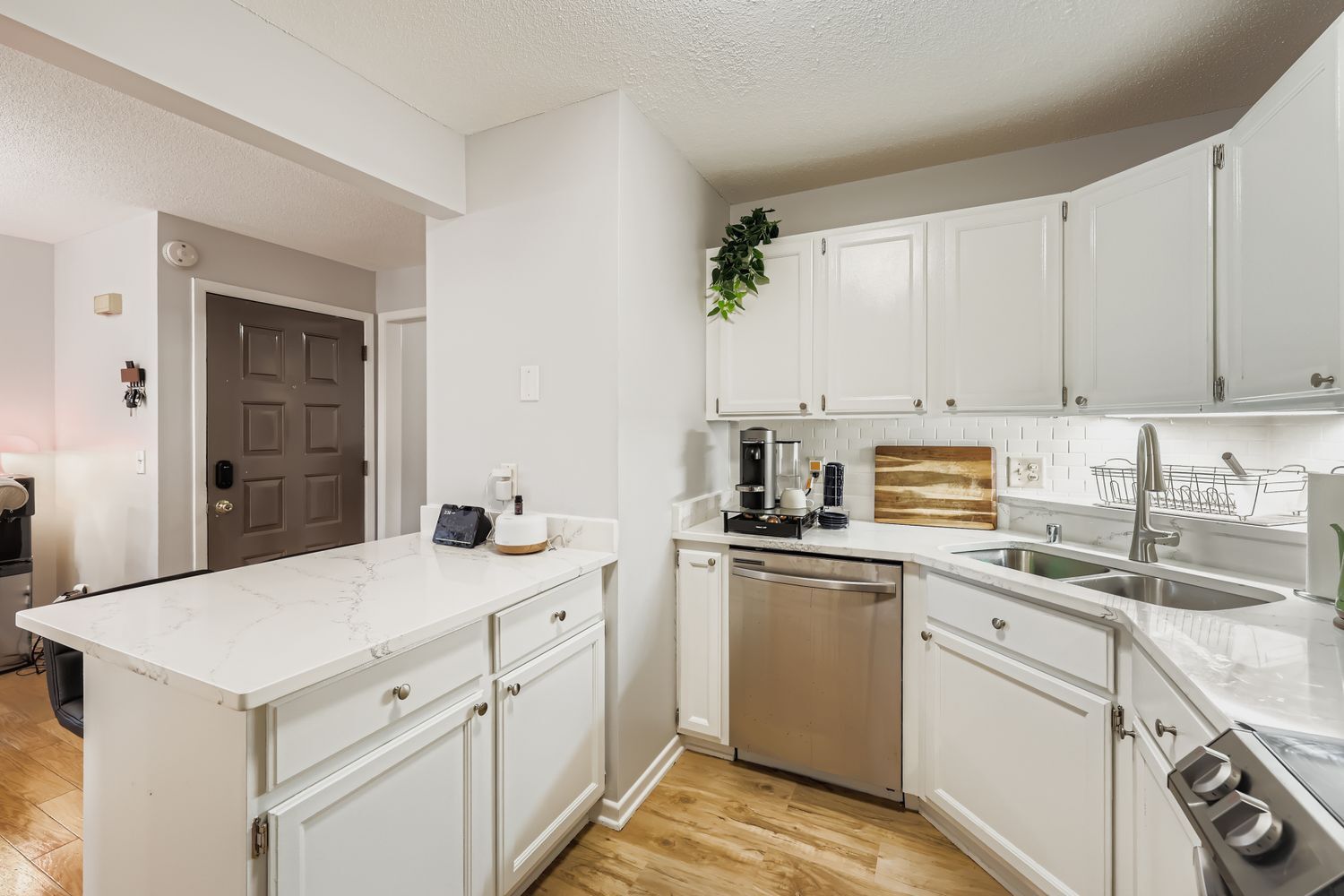 Building Photo - 2250 Ridge Dr