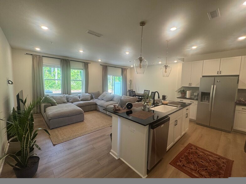 Building Photo - 116 Malbec Dr