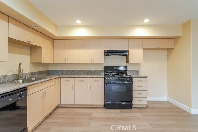 Building Photo - 1466 Tamarind Ave