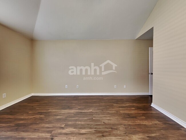 Building Photo - 1702 Griffin Ln