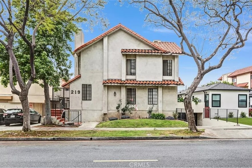 Building Photo - 219 N Isabel St