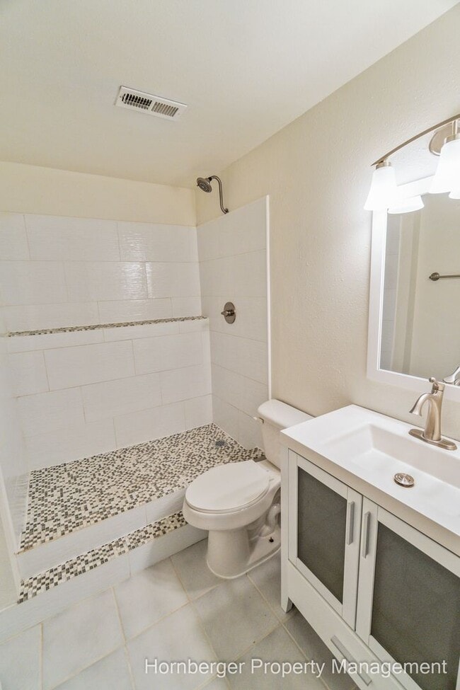 Building Photo - Recently Updated Single Family Home On The...