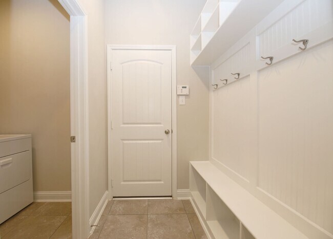 Building Photo - 8218 Oxbow Manor