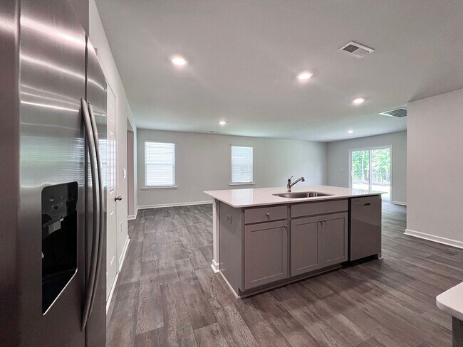 Building Photo - 258 Palm Dr