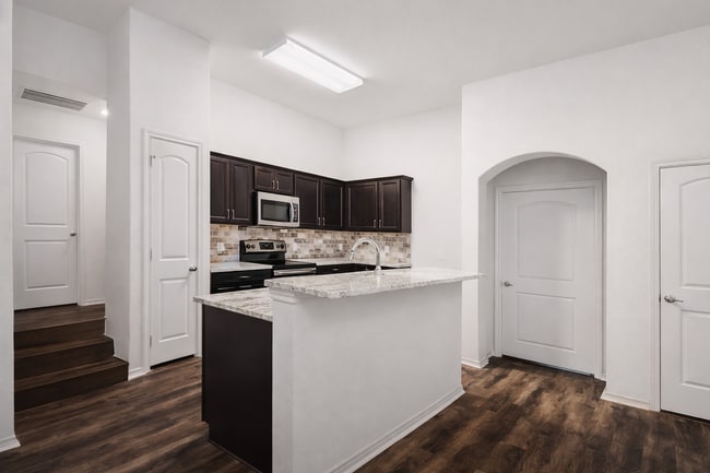 Building Photo - 3 Bedroom 2 bath and flex room and 2 car garage