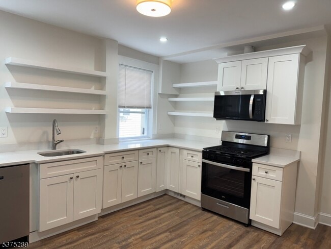 Building Photo - 52 Riggs Pl