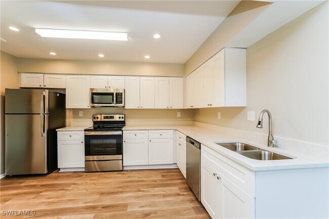 Building Photo - 7311 Louise Dr