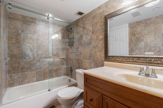 Building Photo - 1160 Hillsboro Mile