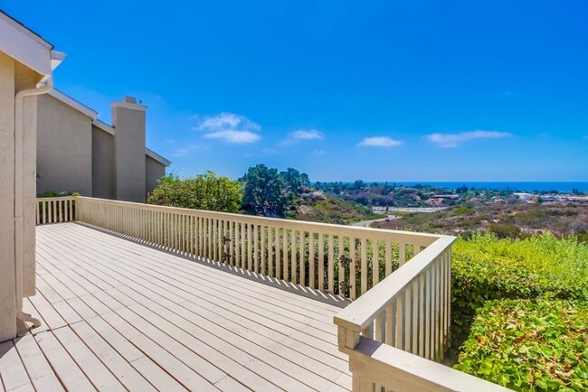 Building Photo - Fantastic ocean views in this spectacular ...