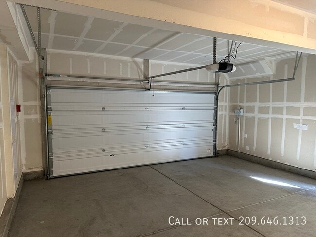 Building Photo - 17624 Monroe Dr