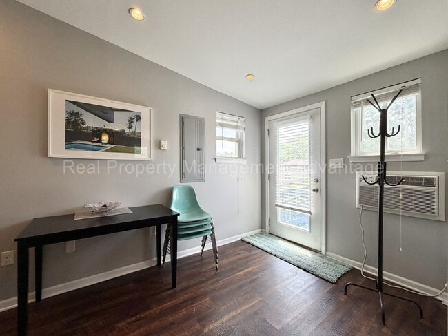 Building Photo - 340 E. Cambourne.