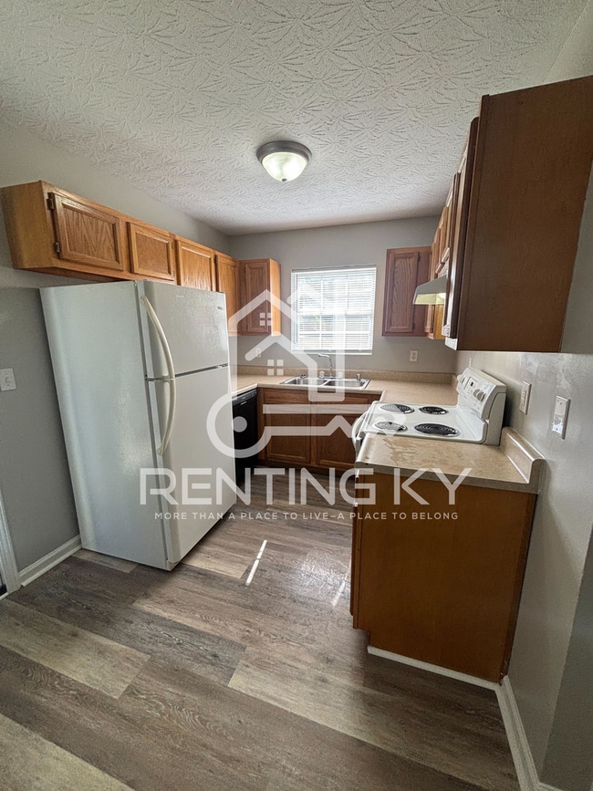 Building Photo - Newly Renovated 2-Bed, 1.5-Bath Townhome!